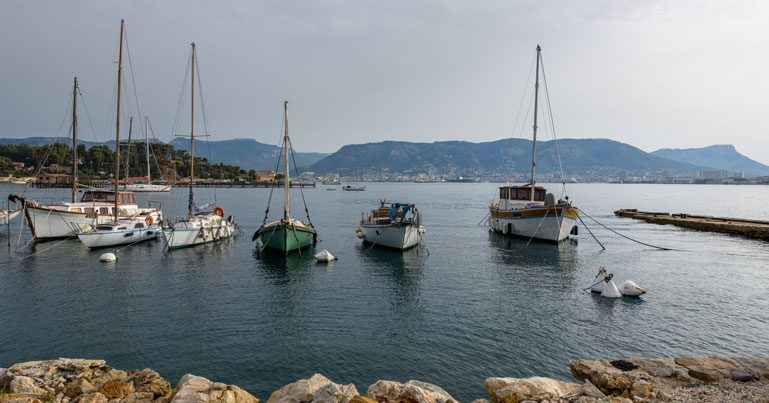 Quartier de Tamaris à La Seyne-sur-Mer, vue sur la corniche et le littoral varois