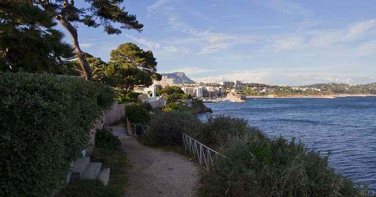 Quartier du Mourillon à Toulon, plages et front de mer