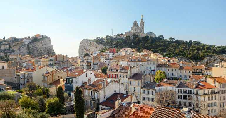 Quartier Vauban à Marseille, vue sur le port et les immeubles haussmanniens