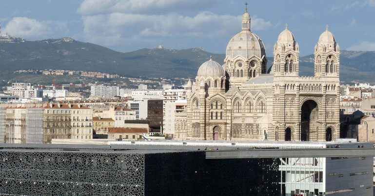 La Joliette à Marseille, vue sur le quartier rénové et les Docks