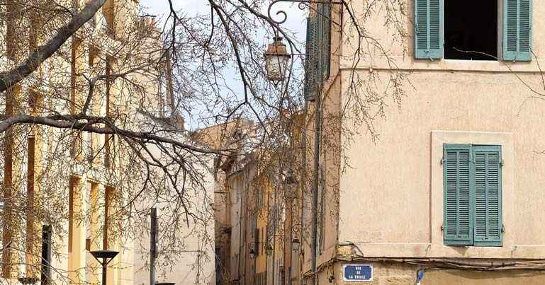 Living in Aix-en-Provence - Fountain and Cours Mirabeau