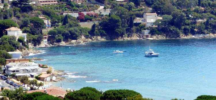 Cavalière beach in Le Lavandou, fine sand and turquoise waters