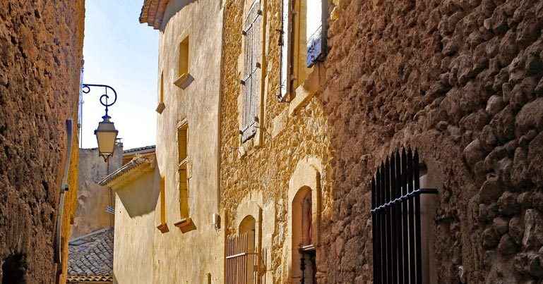 View of the village of Lourmarin in the Luberon, Provence