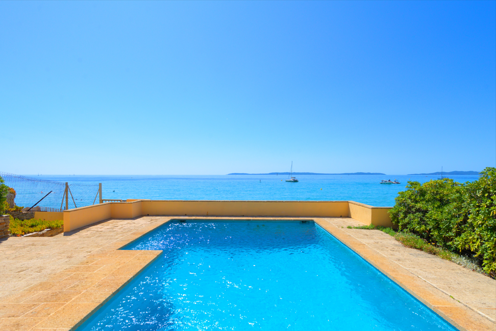 Bien immobilier pieds dans l’eau à vendre en Provence-Alpes-Côte d’Azur Bien immobilier pieds dans l’eau à vendre en Provence-Alpes-Côte d’Azur